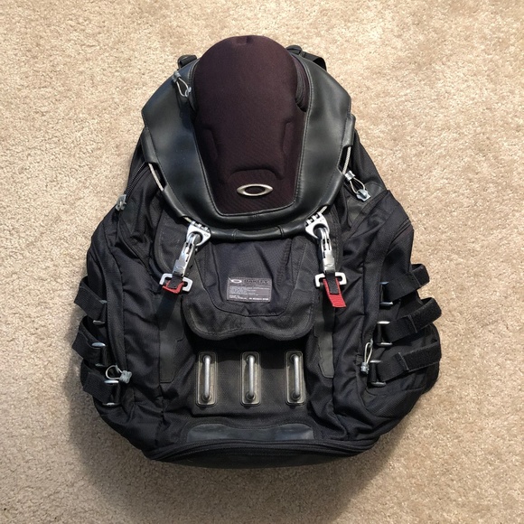 oakley 96548 backpack